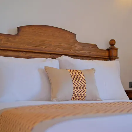 Zaena Hotel *